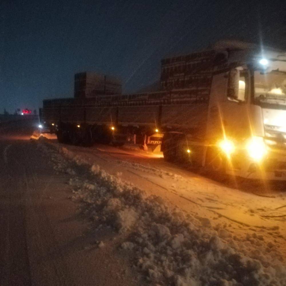 Konya’nın turizm yolu beyaza büründü! 15 santim kar var 3